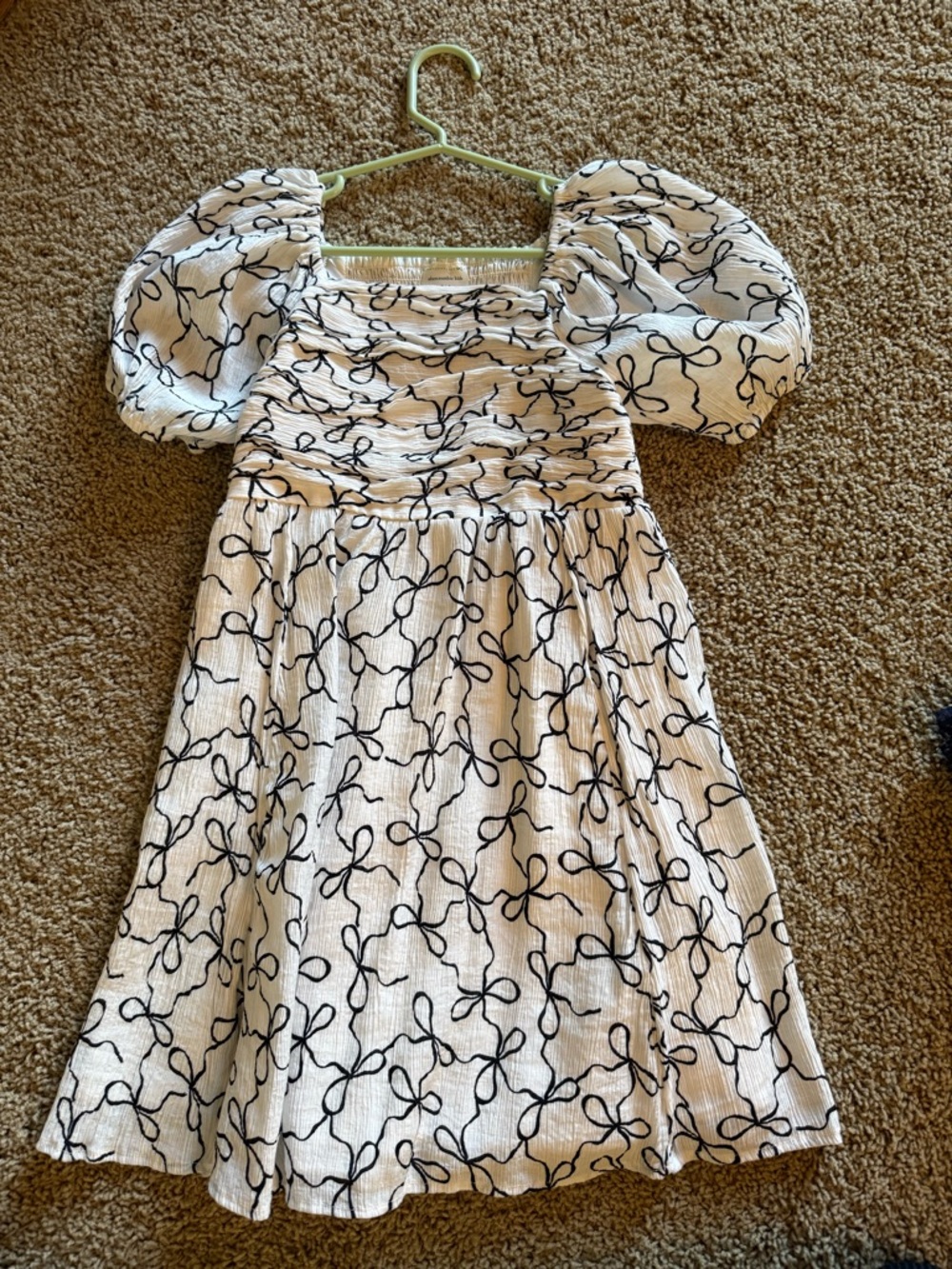 abercrombie kids White Dress with Black Bow Print and Puff Sleeves size 7/8